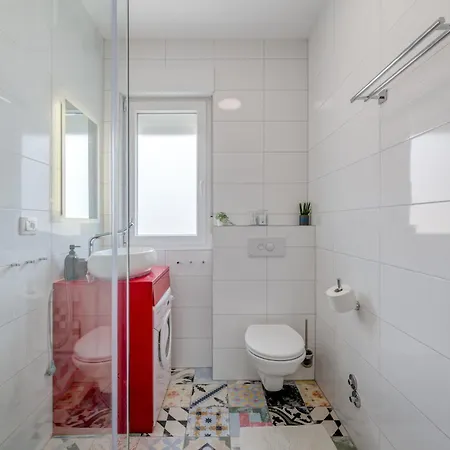 Downtown شقة تروغير